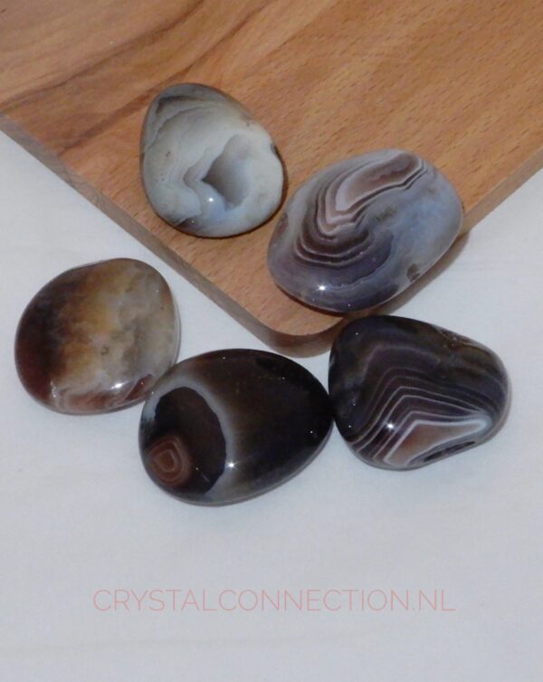 Agaat-streep-trommelsteen-scaled Agaat gestreept trommelsteen