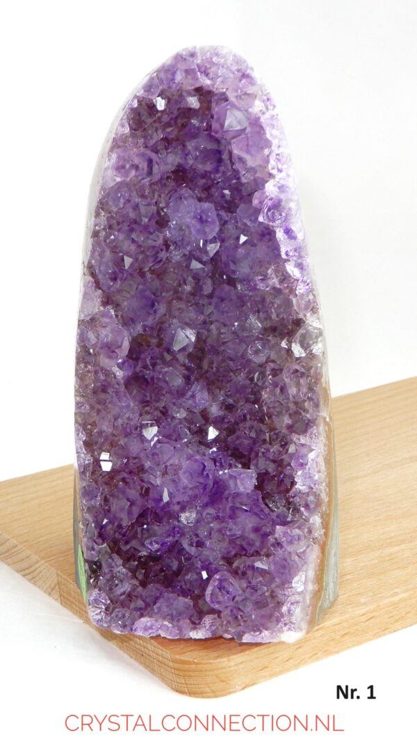 Amethist geode aangeslepen