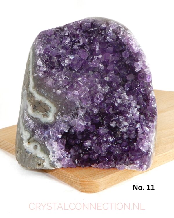 Amethist geode aangeslepen