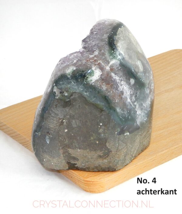 Amethist geode aangeslepen
