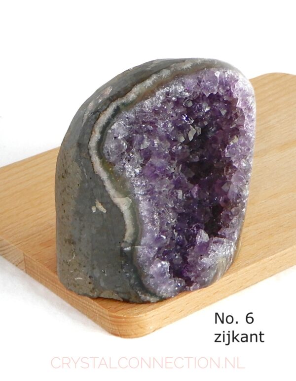 Amethist geode aangeslepen