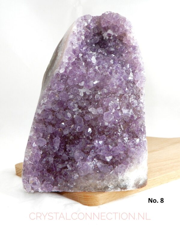 Amethist geode aangeslepen