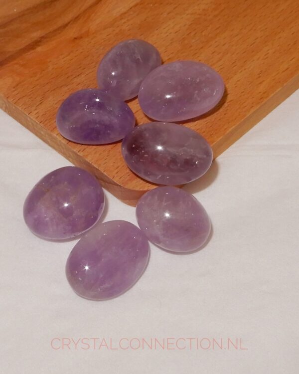 amethist-trommelsteen-standaard-licht-middel Amethist trommelsteen