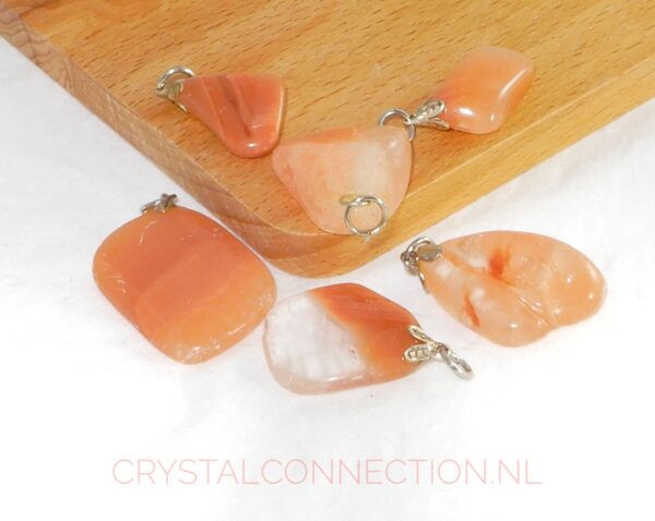 calciet-rood-hanger Calciet druppelhanger