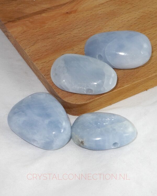 calsiet-blauw-doorboorde-hanger Calciet doorboorde hanger