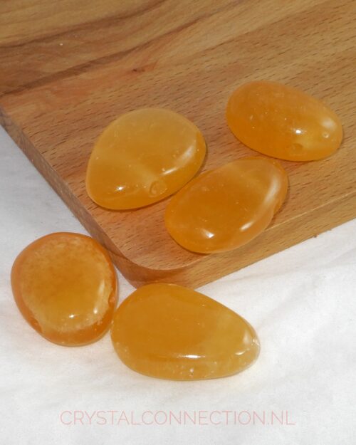 Calciet doorboorde hanger