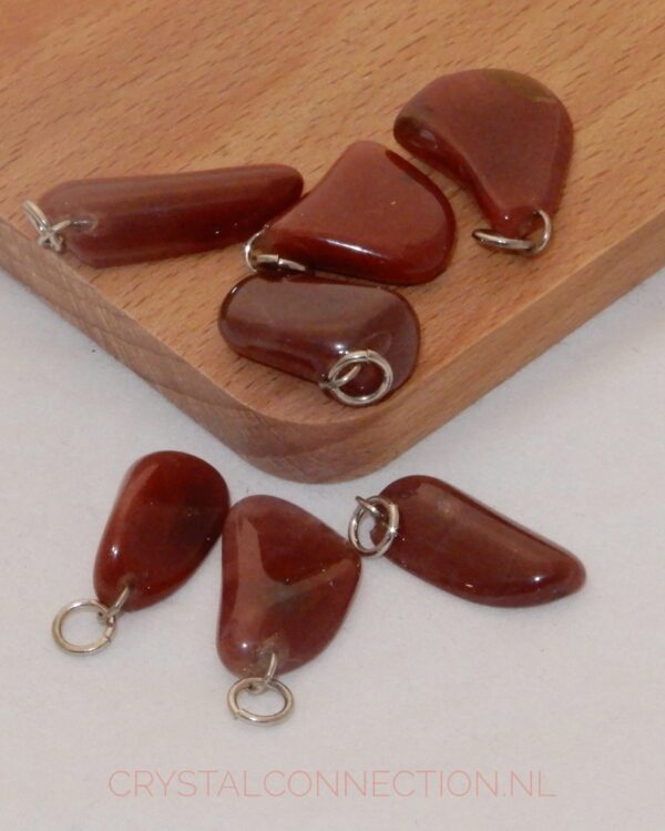 chalcedoon-hanger-rood-scaled Saffier hanger