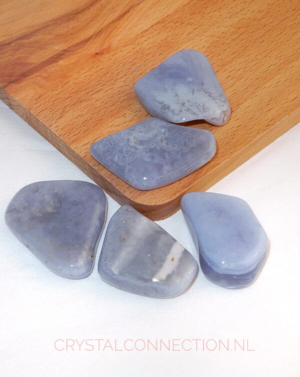 chalcedoon-trommelsteen-plat-groot-scaled Chalcedoon trommelsteen