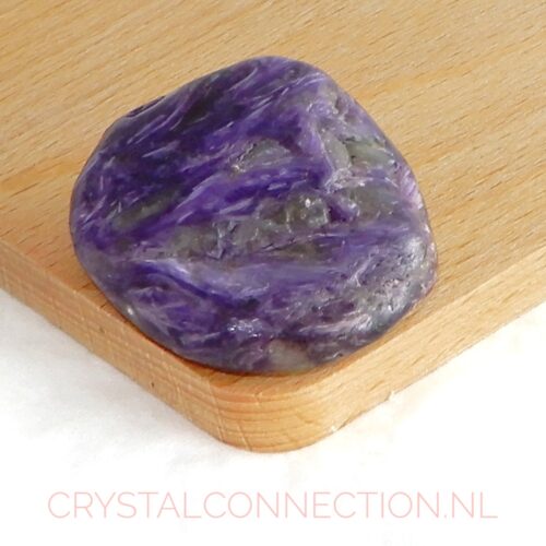 charoiet-trommelsteen-uniek Charoiet geslepen uniek