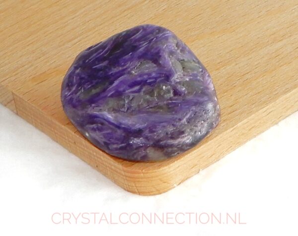 charoiet-trommelsteen-uniek Charoiet geslepen uniek