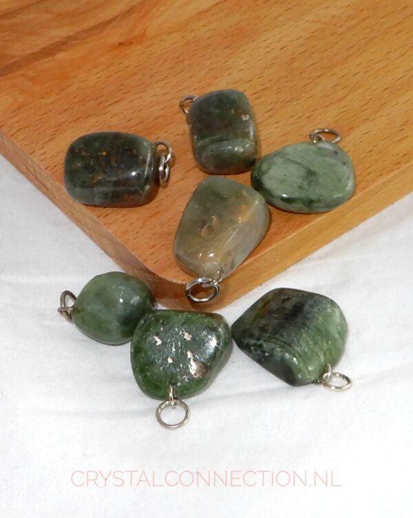 diopsiet-hanger-getrommeld Danburiet geel trommelsteen