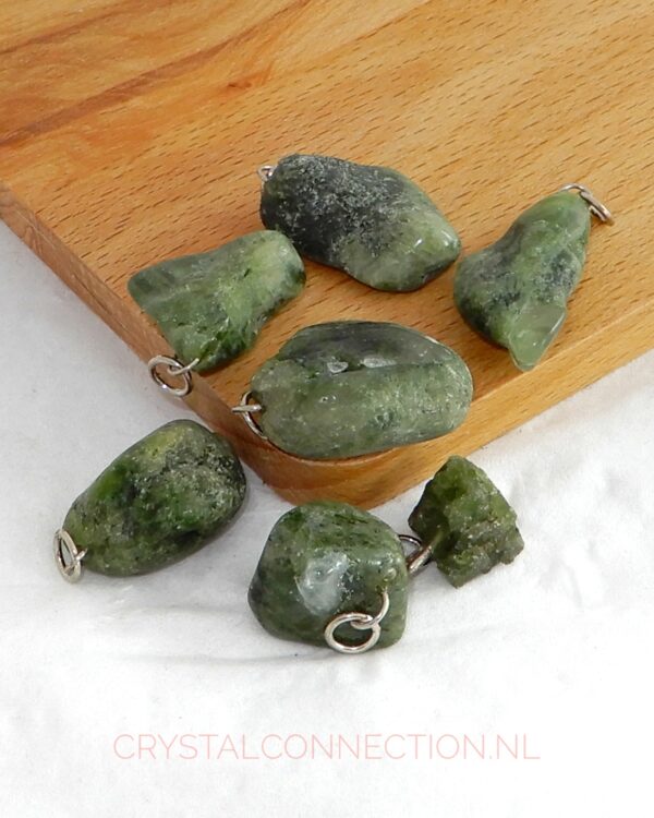 diopsiet-hanger-halfgetrommeld Danburiet geel trommelsteen