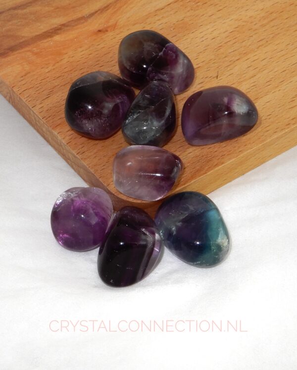 fluoriet-regenboog-trommelsteen Fluoriet trommelsteen