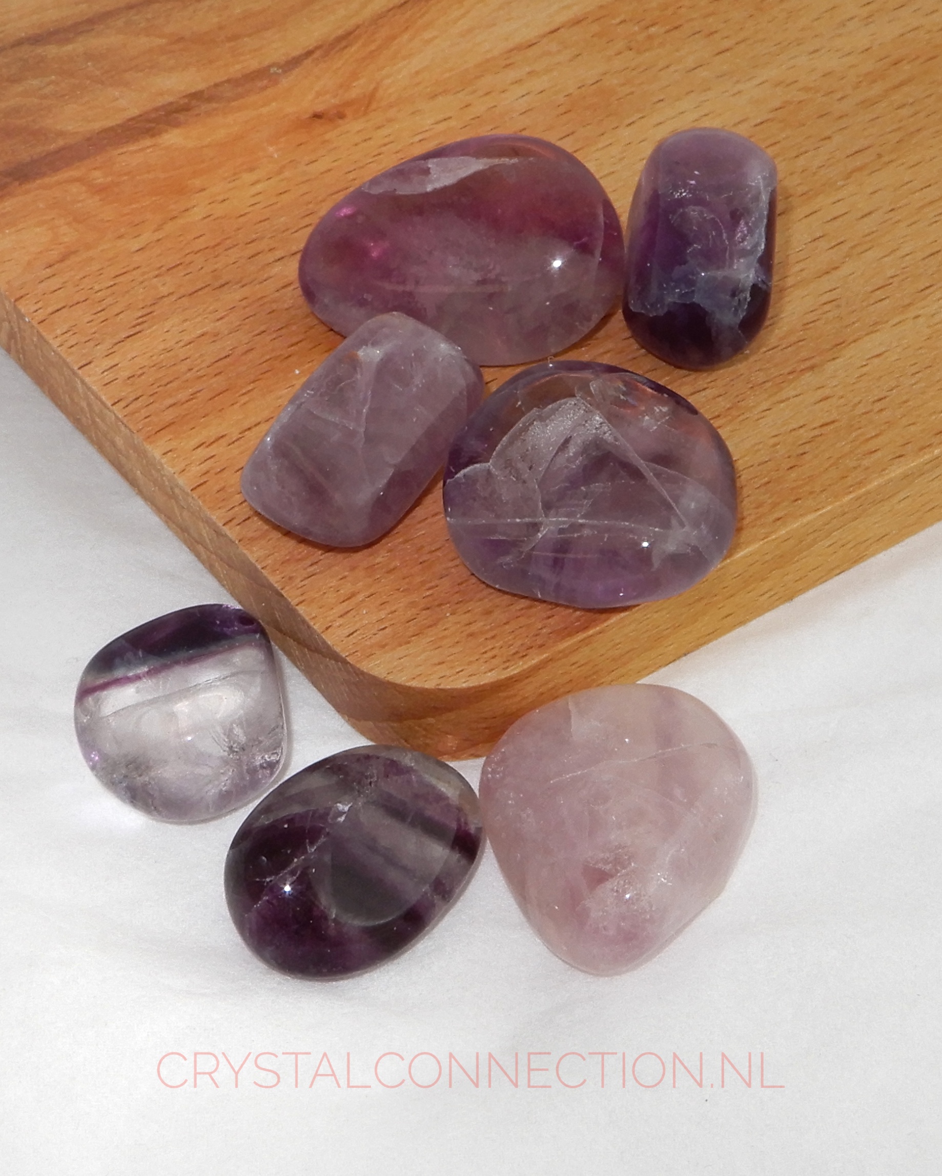 Fluoriet paars-roze trommelsteen