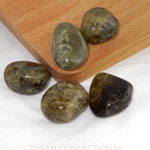 Grossulaar granaat groen trommelsteen