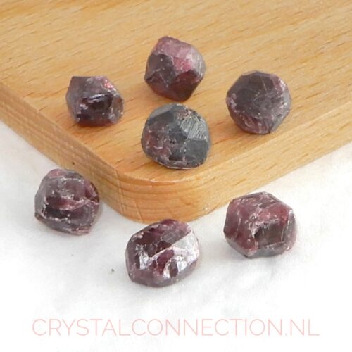 granaat-ruw-kristal Granaat kristal ruw