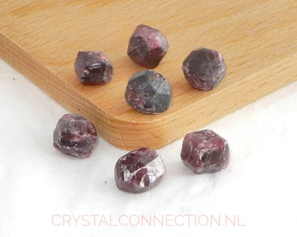 granaat-ruw-kristal Granaat kristal ruw