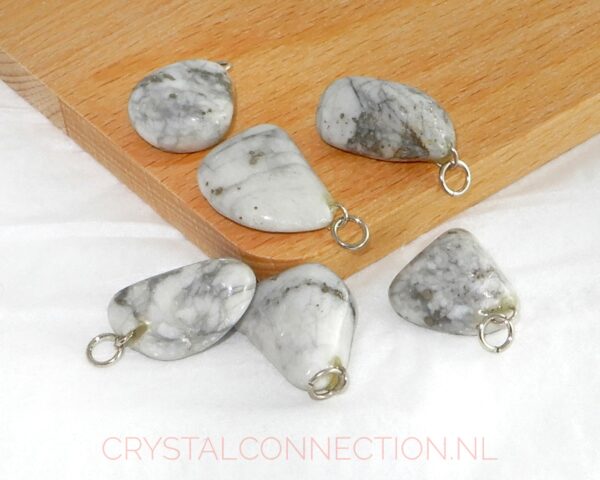 howliet-met-pyriet-hanger Howliet hanger