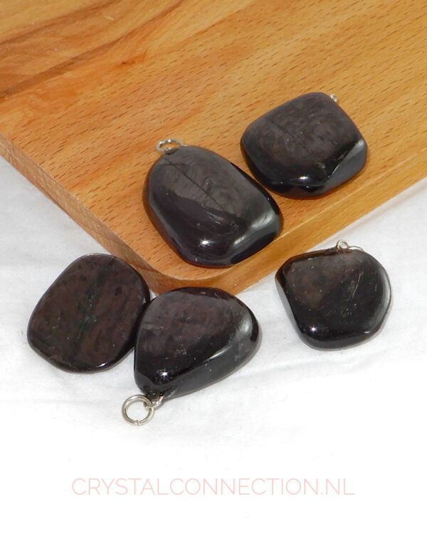 hyperstheen-hanger Hyperstheen hanger