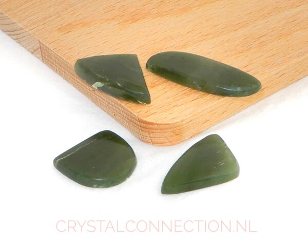 Jade cabochon geslepen