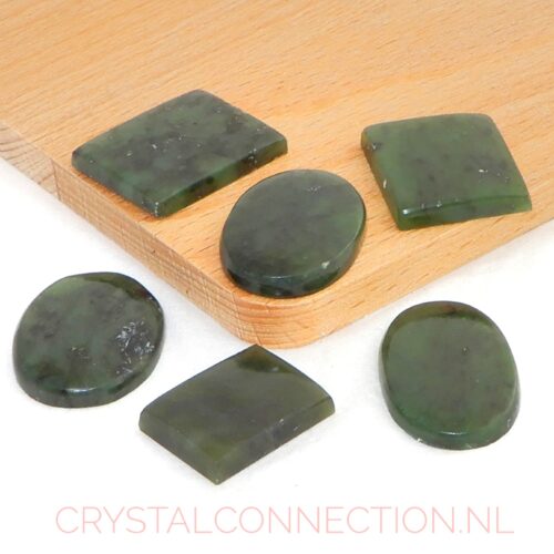 jade-cabochon-6-8g Jade cabochon geslepen