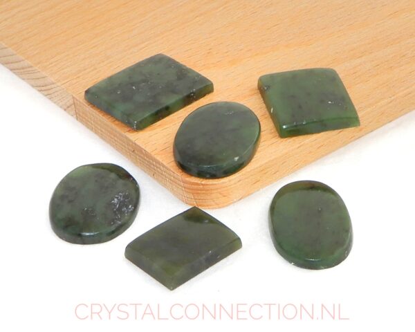 Jade cabochon geslepen