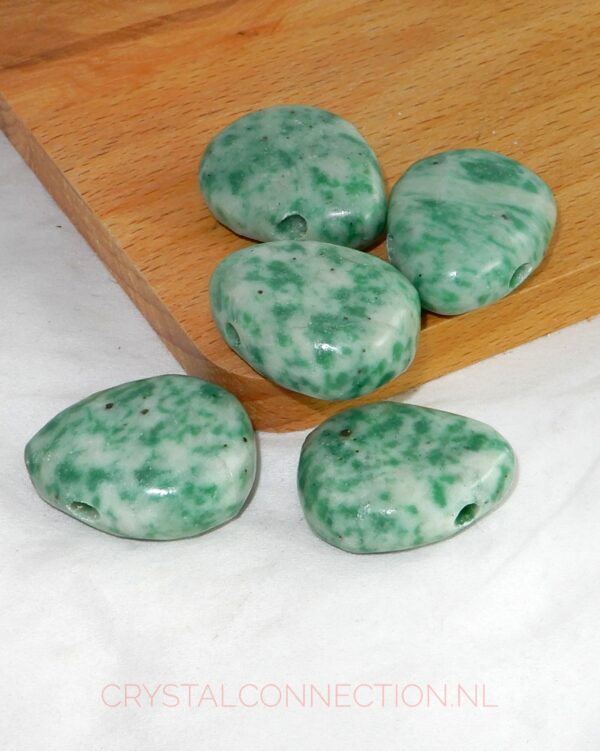 jade-myanmar-doorboorde-hanger Jade doorboorde hanger