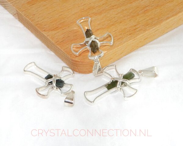 kruis-hanger-groene-toermalijn-verzilverd Kruis hanger verzilverd