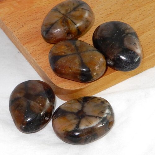 kruissteen-doorboorde-hanger Kruissteen doorboorde hanger