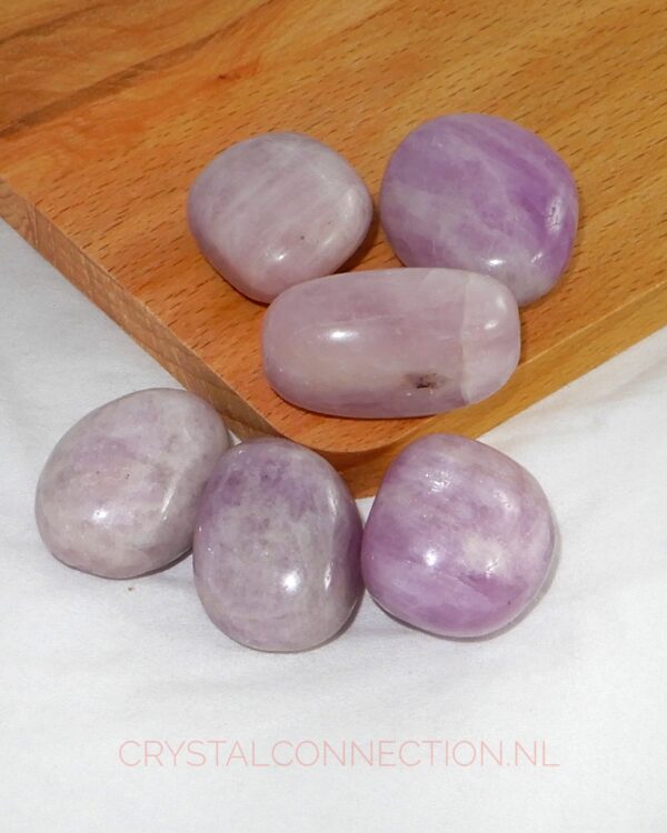 kunziet-trommelsteen-a-kwaliteit Azuriet bol