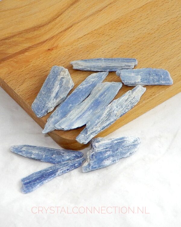 kyaniet-ruw-klein Kyaniet plakje ruw