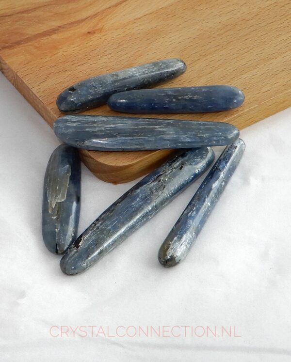 kyaniet-trommelsteen-lang Kyaniet trommelsteen