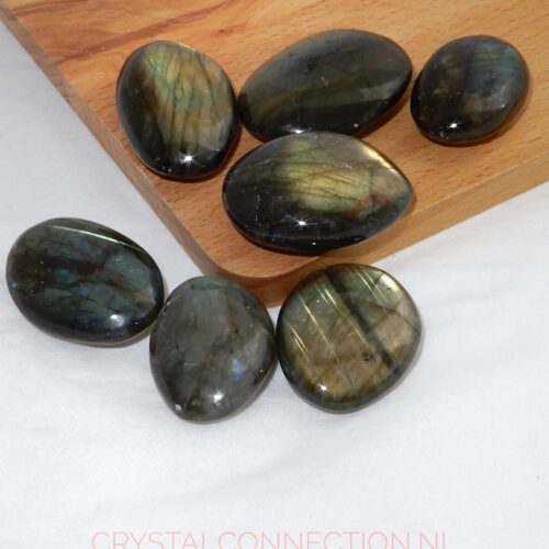 labradoriet-amulet-middel Labradoriet schijfsteen/amuet