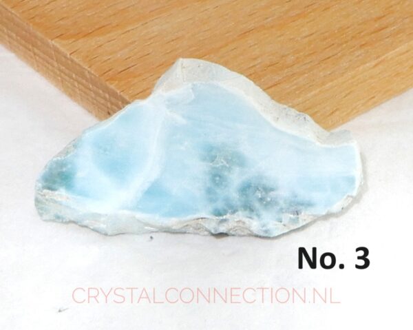 larimar-ruw-aangeslepen-no3 Larimar ruw aangeslepen