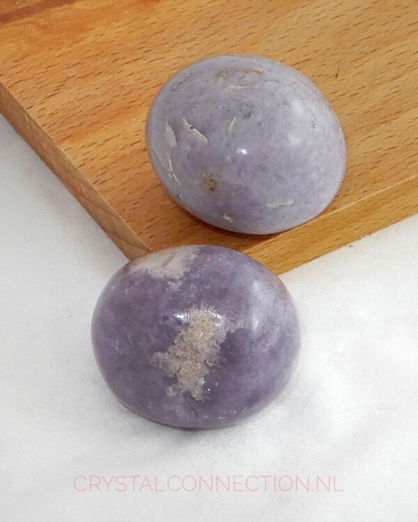 Lepidoliet trommelsteen