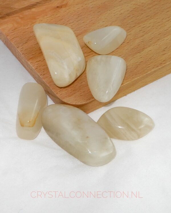 Maansteen trommelsteen