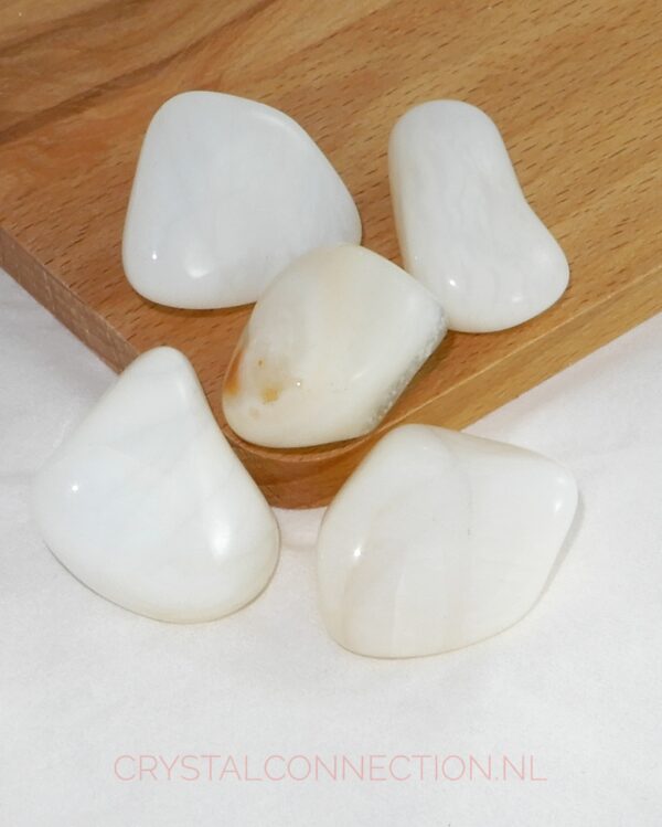 opaal-wit-trommelsteen-middel Opaal schijfsteen