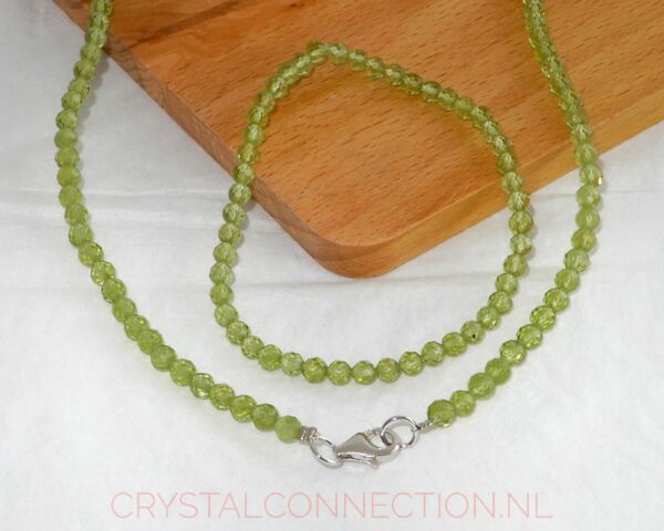 peridoot-set-facet-4mm Peridoot ketting