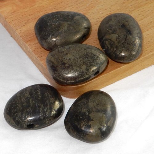 pyriet-doorboorde-hanger Pyriet doorboorde hanger