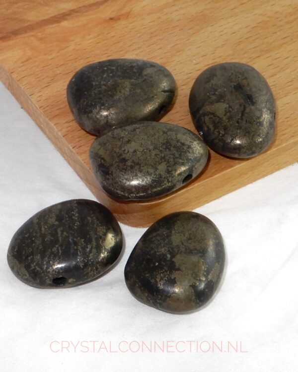 pyriet-doorboorde-hanger Pyriet doorboorde hanger