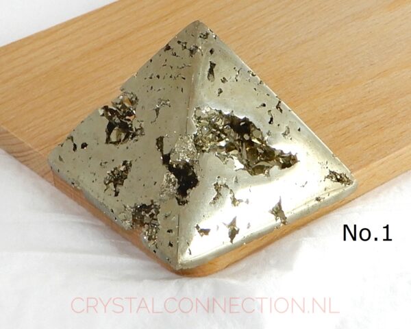 pyriet-piradmide-no1-voorzijde Pyriet piramide