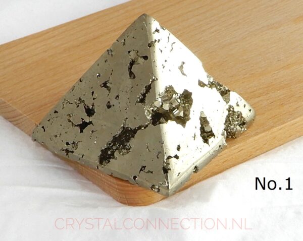 pyriet-piramide-no1-achterzijde Pyriet piramide