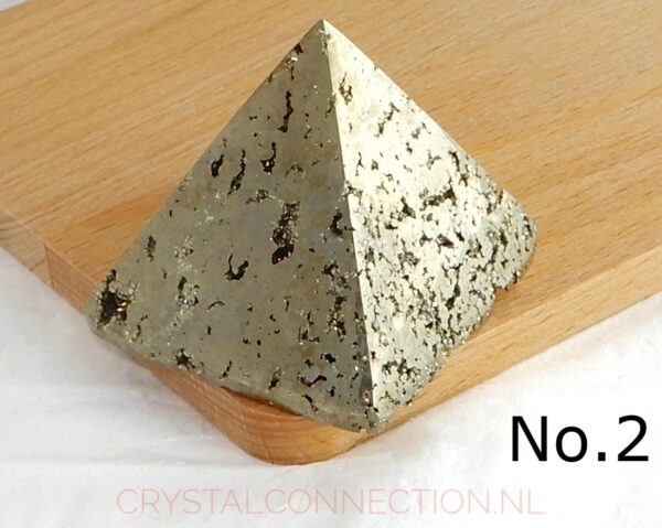 pyriet-piramide-no2-achterzijde Pyriet piramide