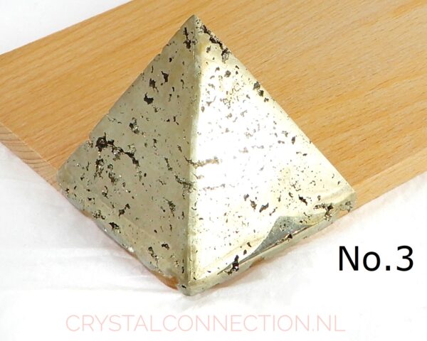 pyriet-piramide-no3-achterzijde-1 Pyriet piramide