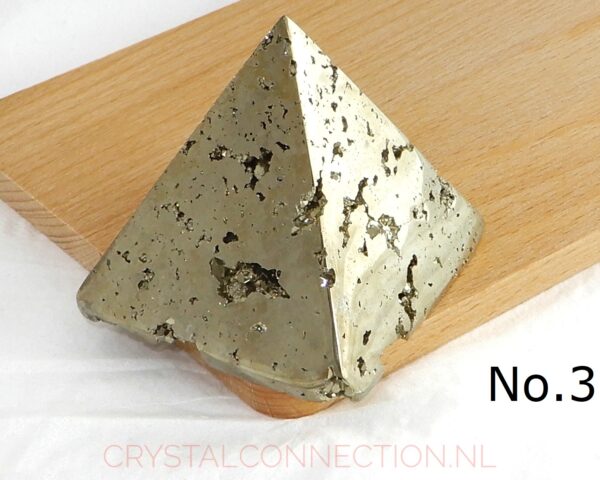 pyriet-piramide-no3-voorzijde-1 Pyriet piramide