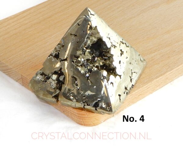 pyriet-piramide-no4-achterkant Pyriet piramide