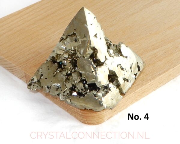 pyriet-piramide-no4-voorkant Pyriet piramide