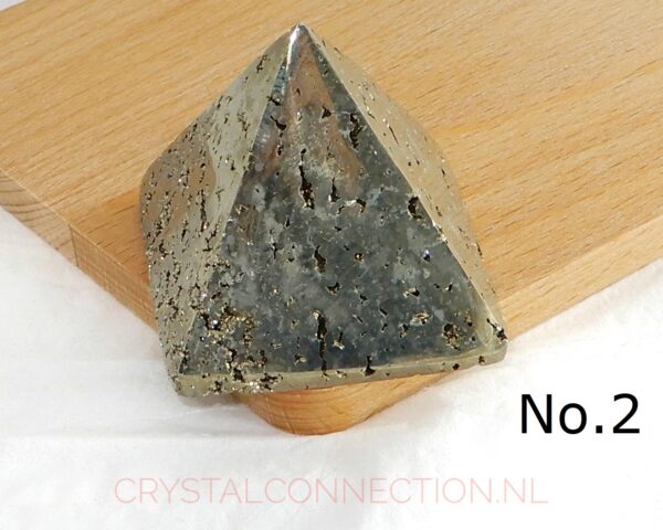 pyriet-primaide-no2-voorzijde Pyriet piramide