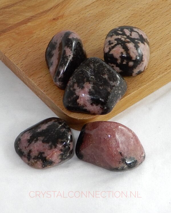 rhooniet-trommelsteen-middel Rhodoniet trommelsteen