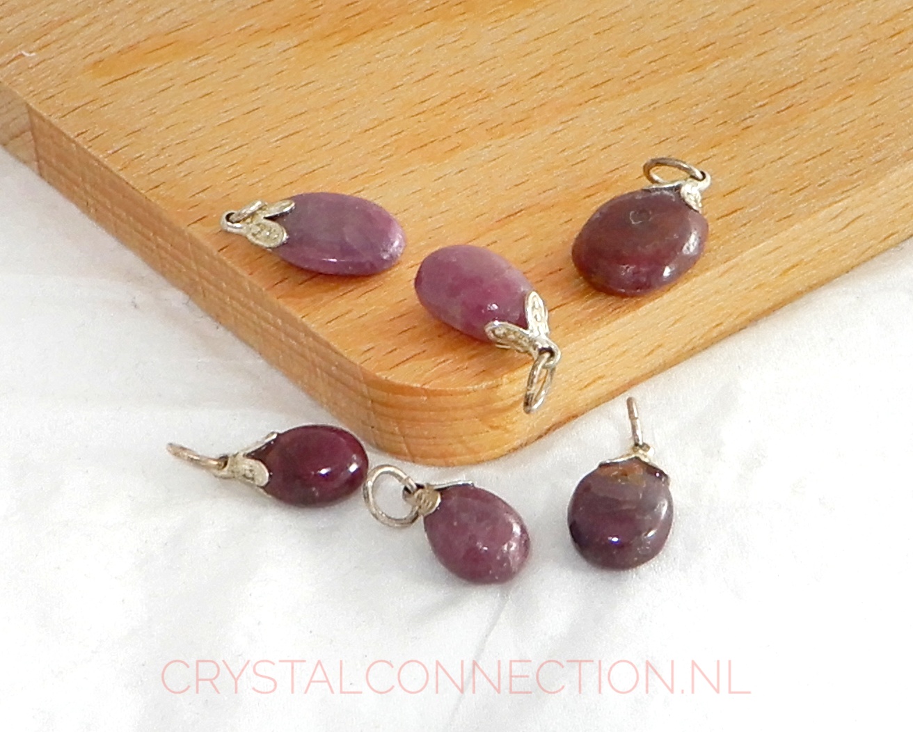 Robijn hanger handgeslepen